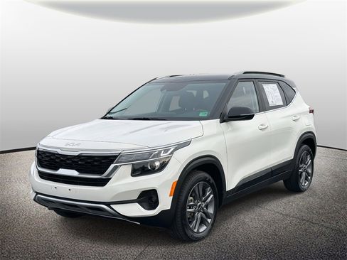 Used 2023 Kia Seltos S w/ Navigation Package image 7