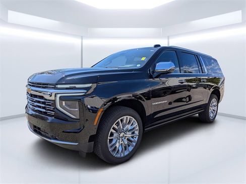 Used 2025 Chevrolet Suburban Premier image 7