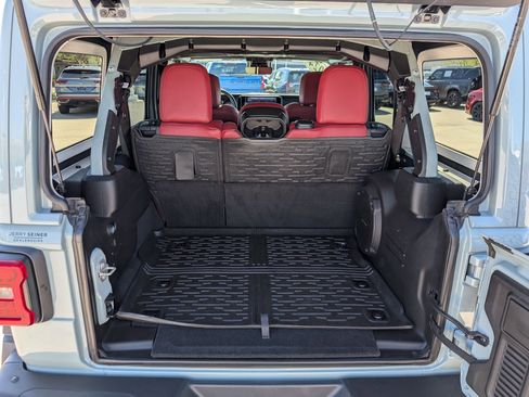 Used 2024 Jeep Wrangler Unlimited Rubicon 392 image 32