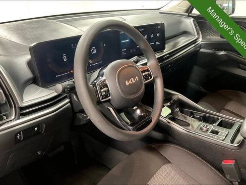 Used 2024 Kia Sorento LX FWD image 16