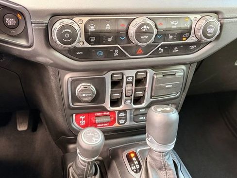 Used 2025 Jeep Wrangler Unlimited Rubicon 4xe w/ Safety Group AWD/4WD image 23