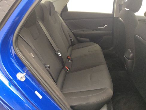 Used 2025 Hyundai Elantra SE image 19