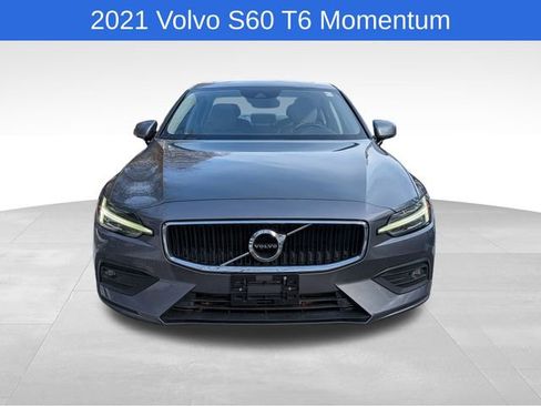 Used 2021 Volvo S60 T6 Momentum image 2