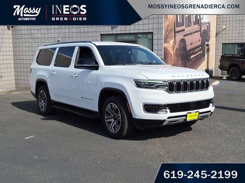 Used 2024 Jeep Wagoneer L Series II RWD image 2