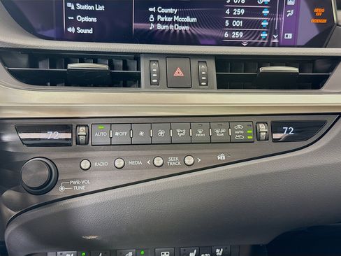 Used 2019 Lexus ES 350 Luxury image 18