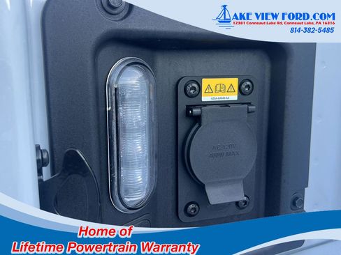 New 2025 Ford Maverick XLT image 9