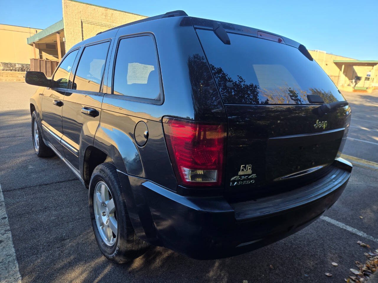 Used 2010 Jeep Grand Cherokee Laredo AWD/4WD image 5