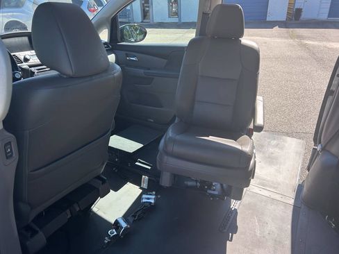 Used 2015 Honda Odyssey Touring Elite image 31