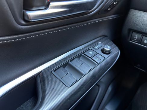 Used 2021 Toyota Venza Limited w/ Advanced Technology Package image 22