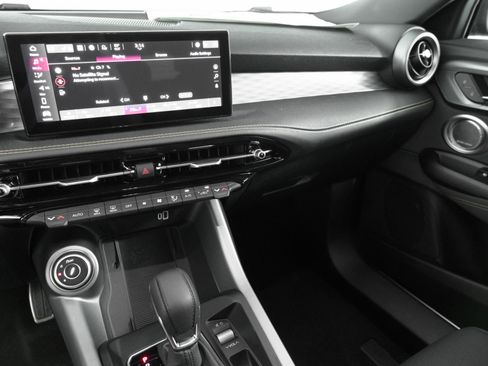 New 2025 Alfa Romeo Tonale w/ Premium Package image 40