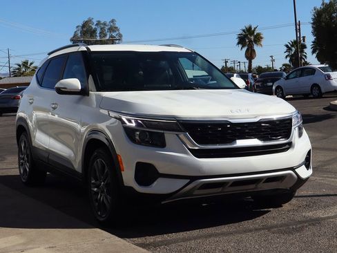 Used 2023 Kia Seltos S w/ Navigation Package image 14