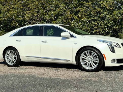 Used 2019 Cadillac XTS Luxury image 10