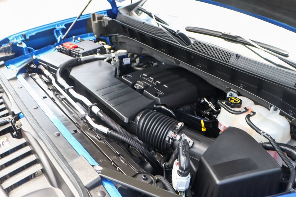 Used 2025 Chevrolet Silverado 1500 Custom w/ Turbomax Blackout Package AWD/4WD image 12