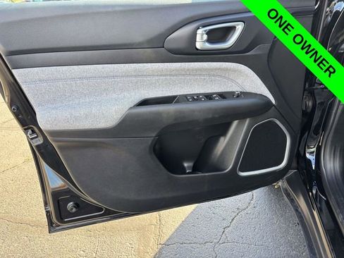 Used 2023 Jeep Compass Sport image 9