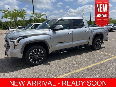 Used 2024 Toyota Tundra Limited w/ Power Package AWD/4WD image 1