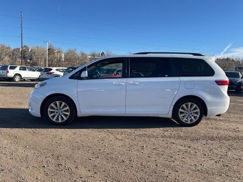 Used 2015 Toyota Sienna LE image 2