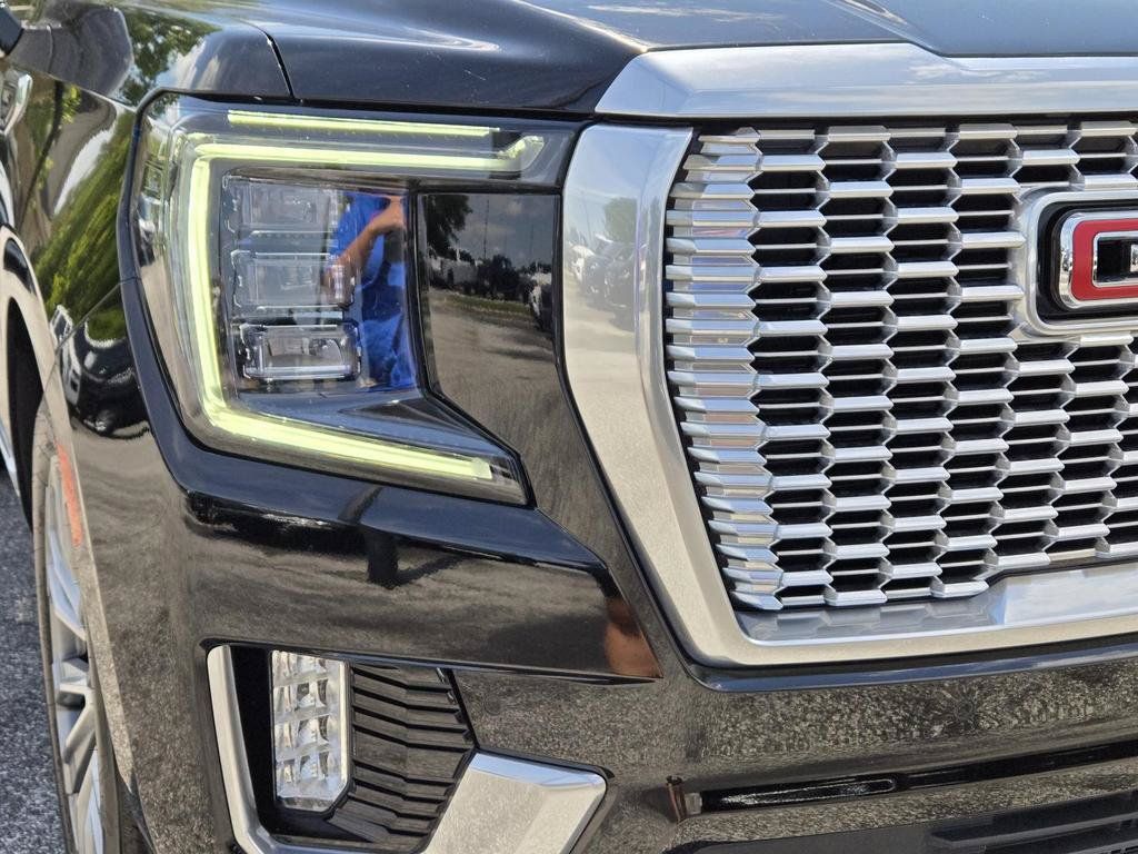Used 2021 GMC Yukon Denali w/ Denali Ultimate Package AWD/4WD image 3