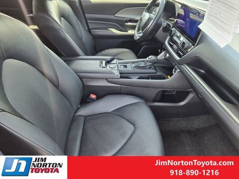 Used 2025 Toyota Grand Highlander FWD image 15