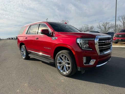 Used 2022 GMC Yukon SLT w/ SLT Premium Package image 2