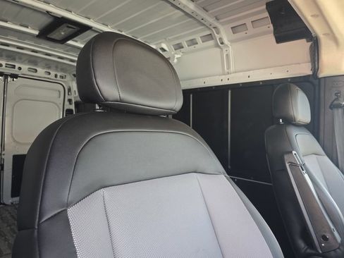 Used 2024 RAM ProMaster 2500 w/ Convenience Group FWD image 18