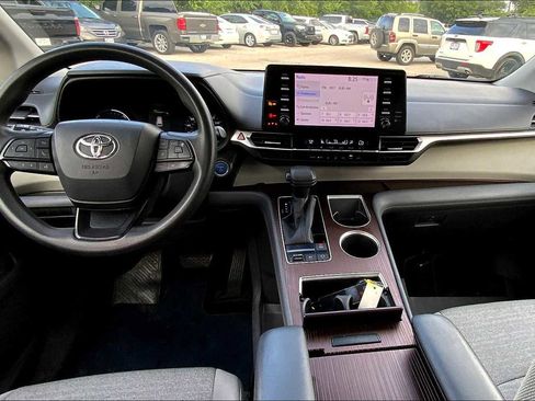 Used 2022 Toyota Sienna LE image 14