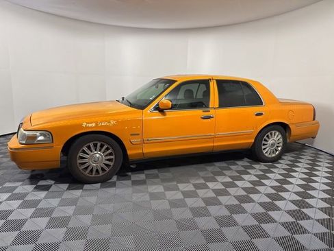 Used 2010 Mercury Grand Marquis LS image 3