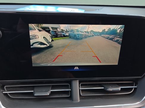 Used 2025 Chevrolet Trax RS FWD image 27