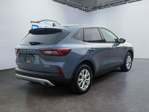 Used 2025 Ford Escape Active AWD/4WD image 3