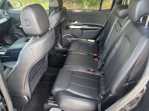 Used 2025 Mercedes-Benz GLB 250 image 27