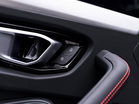 Used 2022 Lamborghini Urus image 39