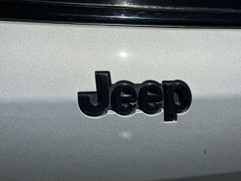 Used 2022 Jeep Grand Cherokee L Laredo RWD image 27