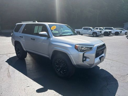 Used 2021 Toyota 4Runner SR5 AWD/4WD image 5