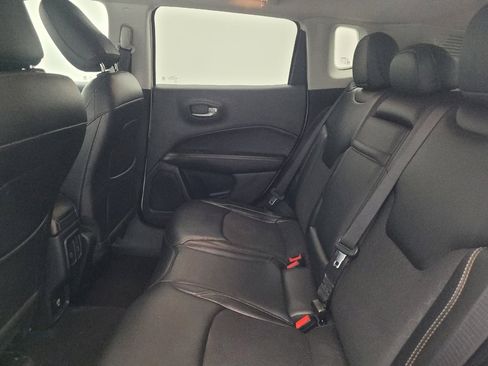 Used 2018 Jeep Compass Latitude FWD image 18