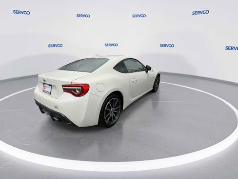 Used 2017 Toyota 86 RWD image 7