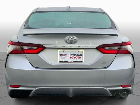Used 2023 Toyota Camry SE image 4