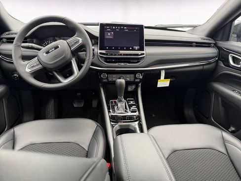 New 2026 Jeep Compass Latitude image 10