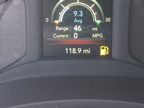 Used 2024 RAM 2500 Tradesman w/ Chrome Appearance Group image 18