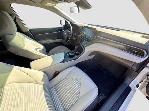Used 2023 Toyota Camry SE FWD image 16