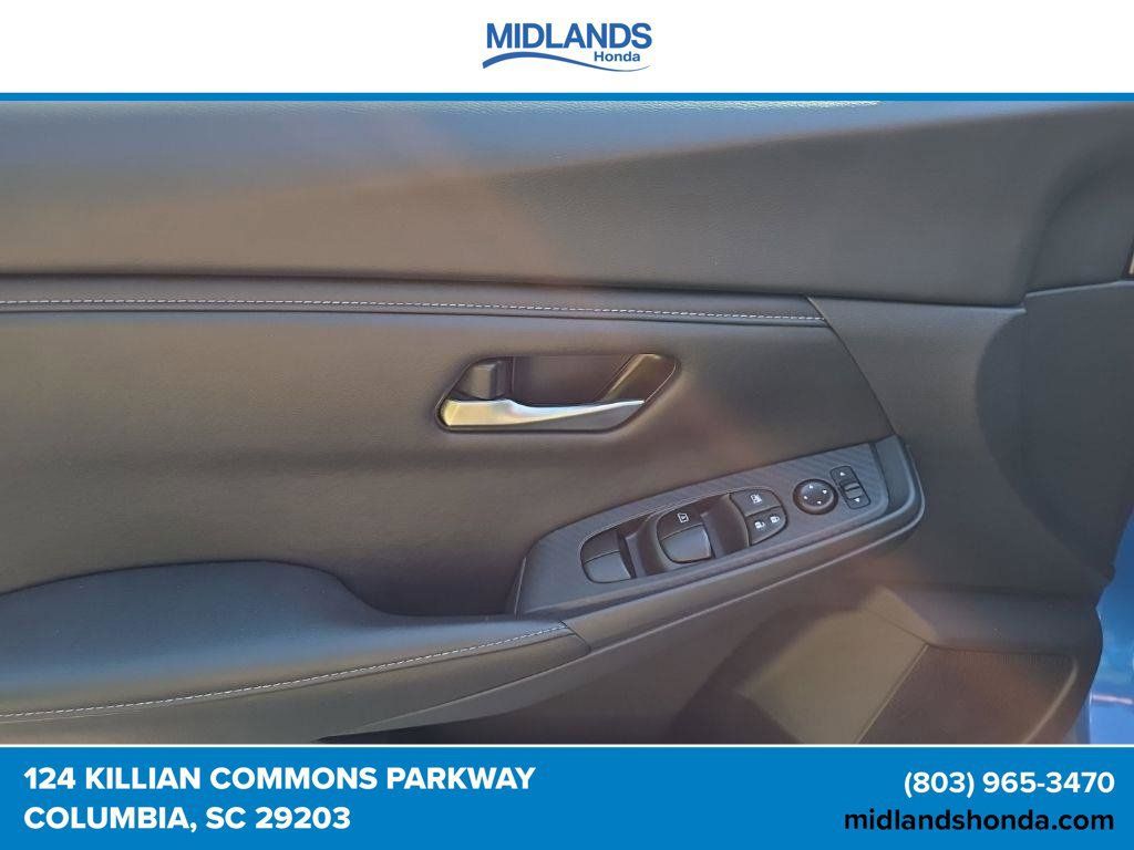 Used 2025 Nissan Sentra SV FWD image 12