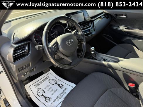 Used 2018 Toyota C-HR XLE image 16