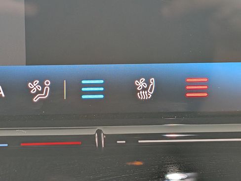 Used 2025 Volkswagen ID. Buzz Pro S Plus RWD image 34