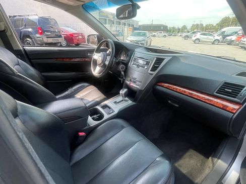 Used 2011 Subaru Outback 2.5i Limited w/ PWR Moonroof Pkg AWD/4WD image 25