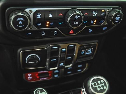Used 2020 Jeep Gladiator Rubicon AWD/4WD image 22