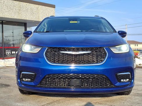 Used 2021 Chrysler Pacifica Touring-L image 13