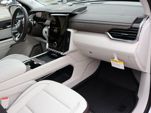 New 2026 GMC Acadia Denali w/ Super Cruise Package image 11