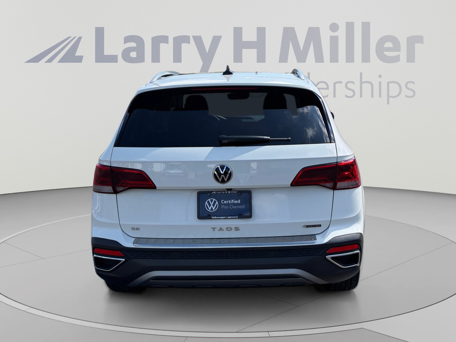 Used 2023 Volkswagen Taos SE w/ Panoramic Sunroof Package AWD/4WD image 4