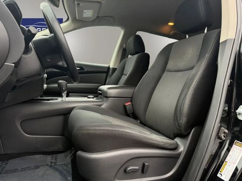 Used 2019 Nissan Pathfinder SV image 10