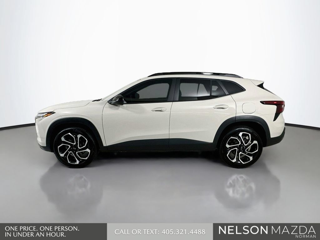 Used 2026 Chevrolet Trax RS w/ Sunroof Package FWD image 9
