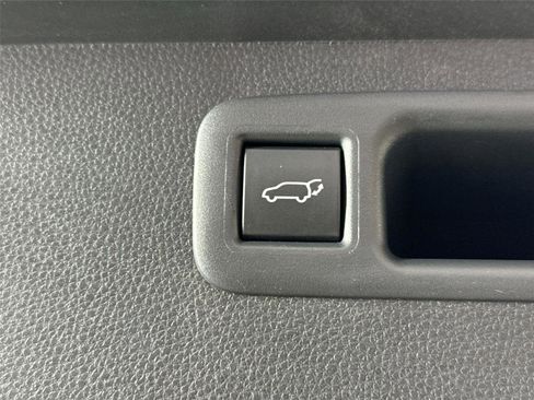 Certified 2023 Toyota Highlander XLE image 41