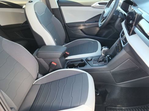 New 2025 Volkswagen Taos SE image 14